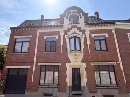 maison de maître avec garage et terrasse orientée ouest