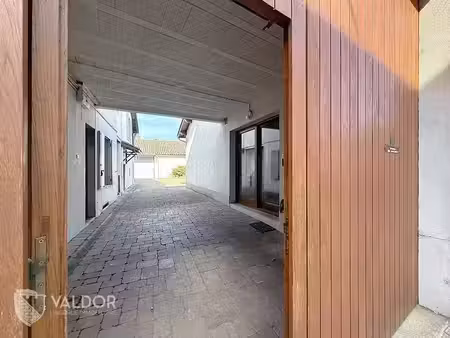 vente propriété 9 pièces 220 m² à montmerle-sur-saone (01090)  320 000 €