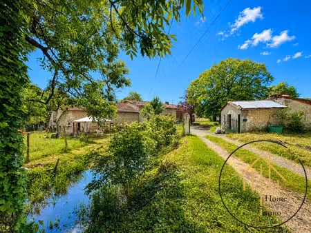 authentique moulin à eau sur 2 7 hectares : un havre de paix ab