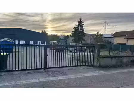 location commerce 550 m² à vaulx-en-velin (69120)