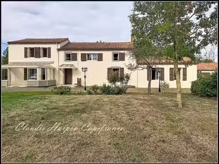 maison à vendre 8 pièces chiche (79) 6 chambres - terrain 6195 m²