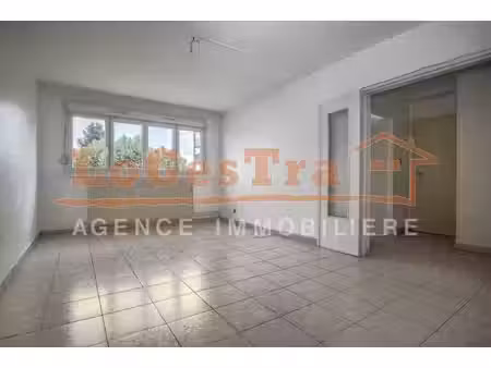 appartement 3 pièces avec balcon et garage à contrexéville