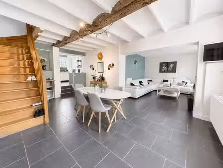 maison 3 façades   3 chambres et jardin à dour