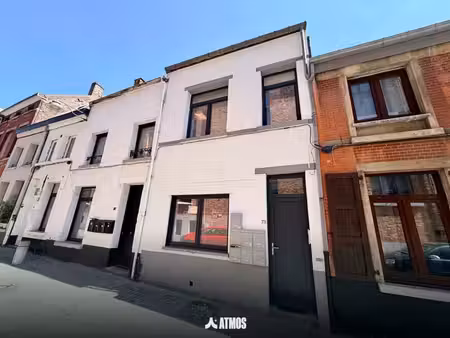 bel immeuble de rapport composé de 2 bâtiments :