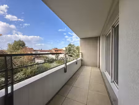 appartement t2 avec balcon + garage - hyper centre