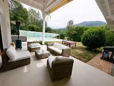 belle villa sur les hauteurs d'annecy-le-vieux dans un grand