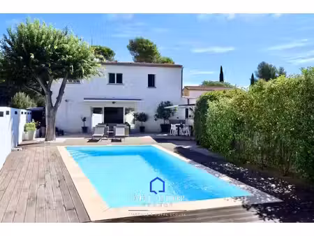 villa de luxe à vendre dans le quartier la valentine