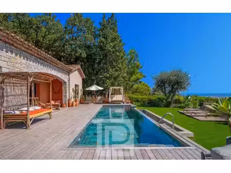 villa de luxe à vendre dans le quartier valmasque-notre dame de vie
