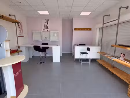 local commercial 35 m2 en rdc centre commercial le forum