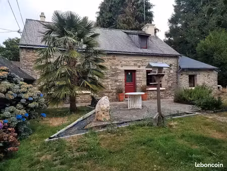 maison en pierre de caractère- terrain 1730m2- garage  carport et jardin