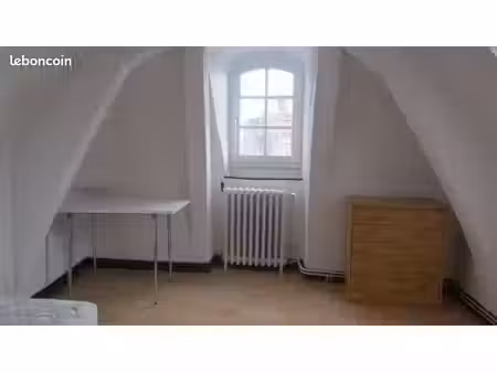 chambre proche du vieux château à laval
