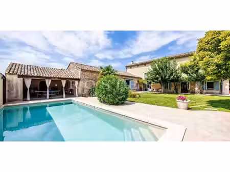 maison avec piscine et jardin beaumettes (84)