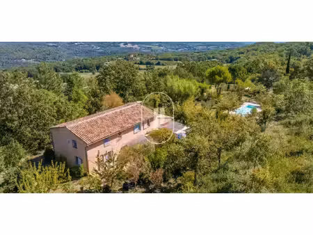 villa avec piscine et jardin saignon (84)