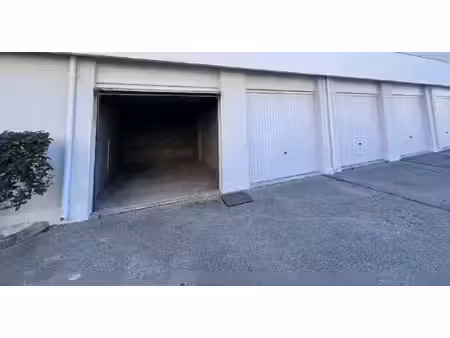 vente commerce 13 m² fréjus (83600)