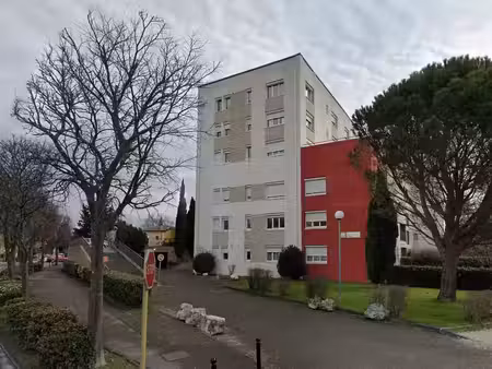 location appartement 3 pièces 62 m² à orange (84100)