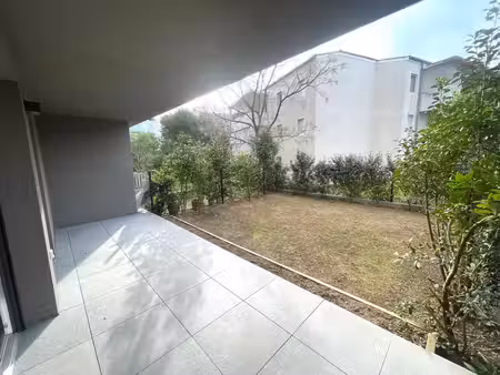 appartement t2 avec parking et jardin à sète
