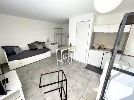 studio rénové proche tram