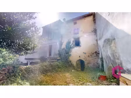 maison avec grange et exterieur  a renover