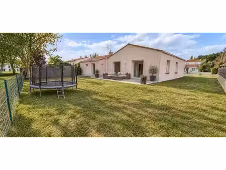 tout à pied  tout de plain-pied ! maison 3 chambres avec jardin à chavagnes-en-paillers
