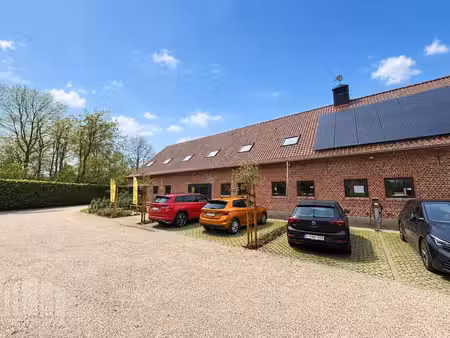 kantoor in karaktervolle hoevestijl op rustige ligging na...