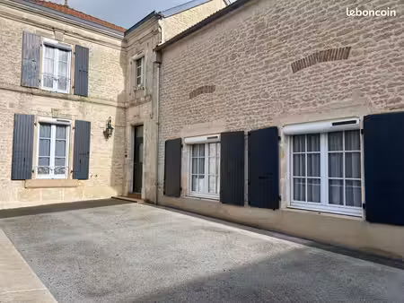 maison 8 pièces 185 m²