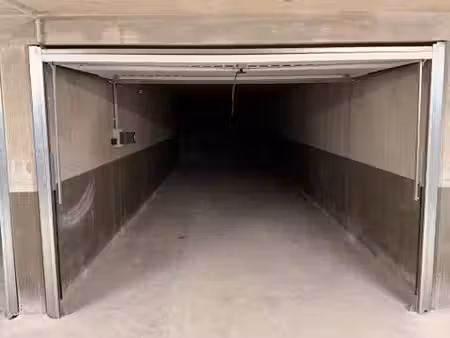 grand double garage neuf securisé et electrifié