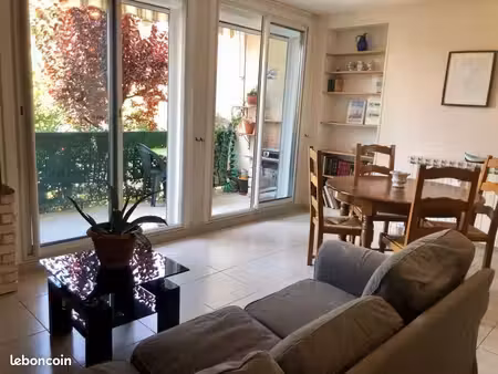 appartement t3 meublé 68 m² avec terrasse et parking — sausset-les-pins
