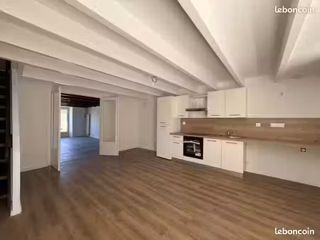 maison de 4 pièces 104 m2 - 850 euros
