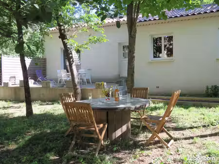villa 80 m² meublée avec jardin à jaujac durée 3 mois