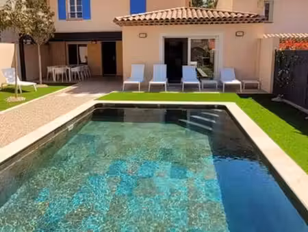 villa avec piscine à 1 minute de la mer