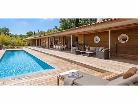 maison avec piscine et jardin bagnols-en-forêt (83)
