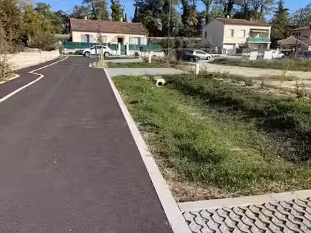 vente terrain 766 m² à valreas (84600)  81 000 €