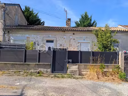 maison en pierre avec cours  jardin  garage et parking – st-yzan-de-soudiac