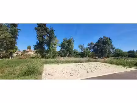 vente terrain 447 m² à sénas (13560)  148 000 €