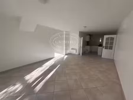 location appartement 3 pièces 76.15 m² à durban-corbières (11360)  700 €