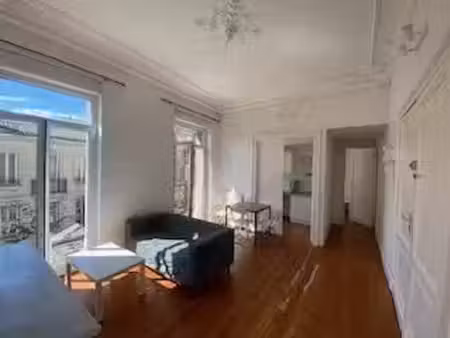 location meublée appartement 2 pièces 43 m² à bordeaux (33000)  876 €