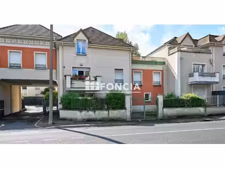 à vendre – appartement 3 pièces avec balcon et 2 parkings privatifs à persan / dpe - c