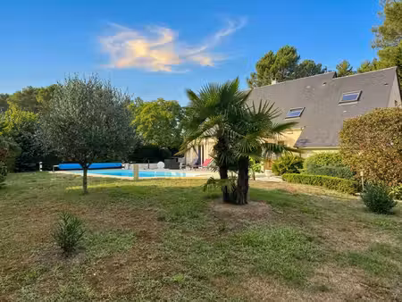 magnifique maison familiale de 225 m²  6 chambres avec piscine et pinède à guécélard – dpe