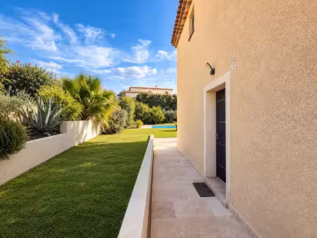 les-pennes-mirabeau - maison 5 pièces d'environ 96m² avec piscine  jardin  climatisation  