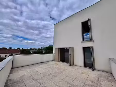 location appartement 4 pièces 79 m² à carrières-sous-poissy (78955)  1 383 €