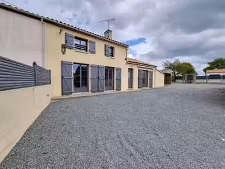 location maison meublé à vendrennes (85250) : à louer meublé / 85m² vendrennes