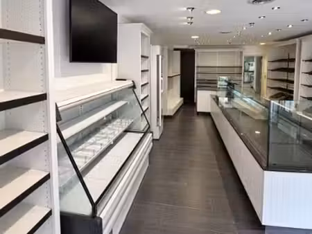 instapklare ingerichte bakkerijwinkel met opslagplaats/ma...