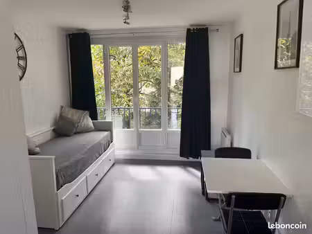 studio meublé 18m2 avec balcon - jardin arboré - l'hay les roses