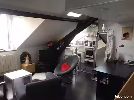 vincennes : studio meublé 28m² proche centre  3/3 étages  lumineux