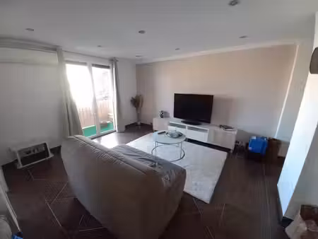 t2 meublé - gignac la nerthe avec balcon et parking