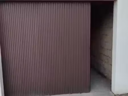box fermé à louer – 80m gare sncf caen – 13m²