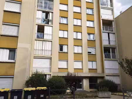 à vendre f3 de 81 11 m2 avec garage et cave à la ricamarie