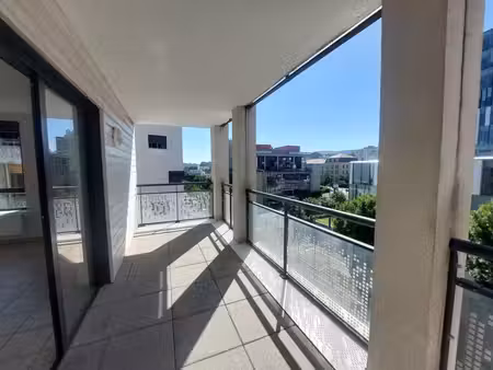 proche chateaucreux t3 avec terrasse +parking tres bon etat