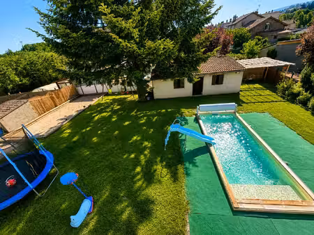 magnifique maison avec 4 chambres - piscine - poolhouse - grand terrain de pétanque - gara