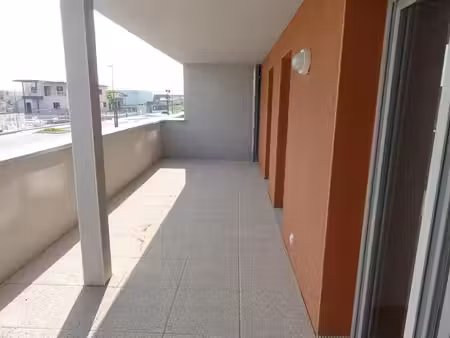 t3 avec terrasse de 22m2 + parking en sous-sol (inclus eau c